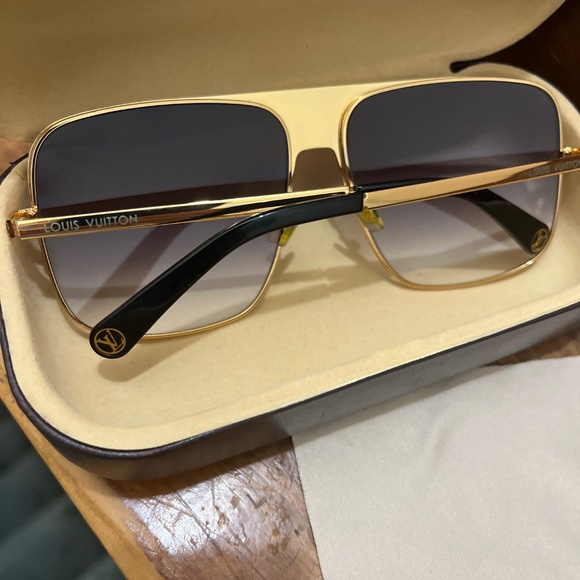 Louis Vuitton sunglasses with case - Picture 5 of 10